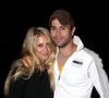 Enrique Iglesias et Anna Kournikova filent le parfait amour.

Enrique Iglesias et Anna Kournikova dans les rues de Miami 
©KADENA PRESS / BESTIMAGE