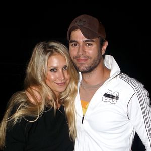 Enrique Iglesias et Anna Kournikova filent le parfait amour.

Enrique Iglesias et Anna Kournikova dans les rues de Miami 
©KADENA PRESS / BESTIMAGE