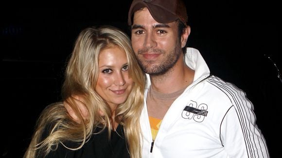 Enrique Iglesias et Anna Kournikova, enceinte et casquette sur la tête, passent du bon temps avec leurs trois enfants