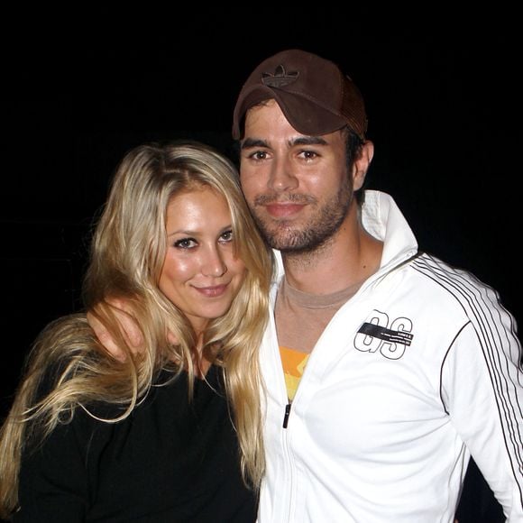 Enrique Iglesias et Anna Kournikova filent le parfait amour.

Enrique Iglesias et Anna Kournikova dans les rues de Miami 
©KADENA PRESS / BESTIMAGE