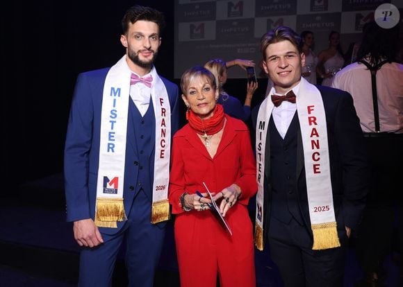 Maxence Brovillé élu Mister France 2026 , Isabelle Morini-Bosc et Mister France 2025 Mathieu Bedini lors de la soirée 'Mister France 2026, au théâtre Andre Malraux à Rueil Malmaison, France, le 17 janvier 2026. © Denis Guignebourg/BestImage
