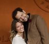 L’événement s’est transformé en rendez-vous glamour, réunissant de nombreux couples comme Éric Antoine venus avec sa compagne, Jennifer Demey.
Éric Antoine et sa compagne Gennifer Demey lors des Internationaux de France de Tennis de Roland Garros 2025, à Paris, France, le 7 juin 2025.
© Cyril Moreau / Bestimage