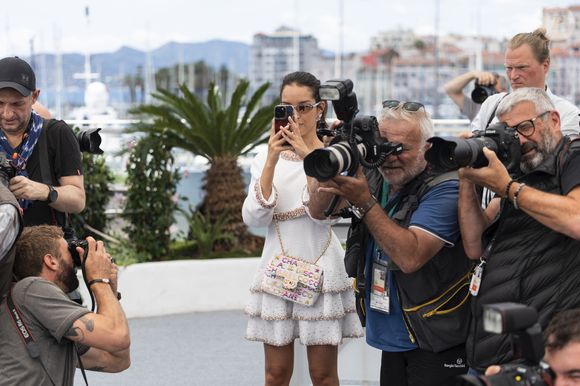 Lyna Khoudri - Photocall du film "13 Jours 13 Nuits" lors du 78ème Festival International du Film de Cannes le 24 mai 2025. © Jacovides-Moreau/Bestimage