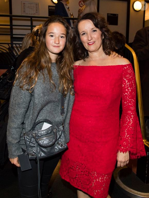 Exclusif - Anne Roumanoff et sa fille Marie Vaillant - Backstage - Anne Roumanoff fête ses trente ans de carrière à l'Olympia lors d'une soirée exceptionnelle le samedi 4 novembre avec son spectacle « Aimons nous les uns les autres et plus encore ». Paris le 4 Novembre 2017
© Pierre Perusseau / Bestimage