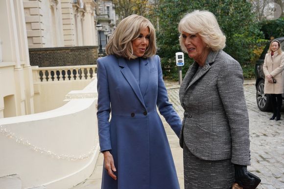 Brigitte Macron et Camilla Parker Bowles, reine consort d'Angleterre, assistent à la cérémonie de remise du prix littéraire de l'Entente à la résidence de l'ambassadeur de France à Londres, le 4 décembre 2024. 
© Julien Burton / Bestimage