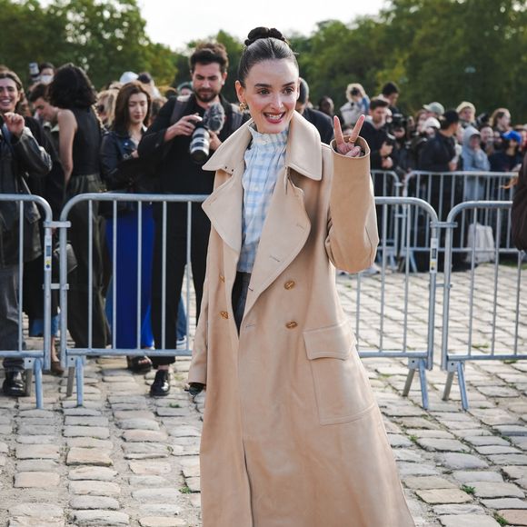 Charlotte Le Bon au défilé Loewe Collection Femme Prêt-à-Porter Printemps/Eté 2025 lors de la Fashion Week de Paris (PFW) le 27 septembre 2024. © Lucia Sabatelli / Bestimage
