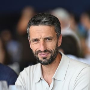 Toutes ces victoires ont de quoi combler le coeur de papa de Tony Estanguet qui, en 2020, a divorcé de Laëtitia, la maman de ses trois garçons, après 22 ans de vie commune. 

Tony Estanguet lors de la 12ème édition Longines Paris Eiffel Jumping au pied de la Tour Eiffel sur le Champ-de-Mars à Paris, le 21 juin 2026

© Perusseau / Veeren / Bestimage