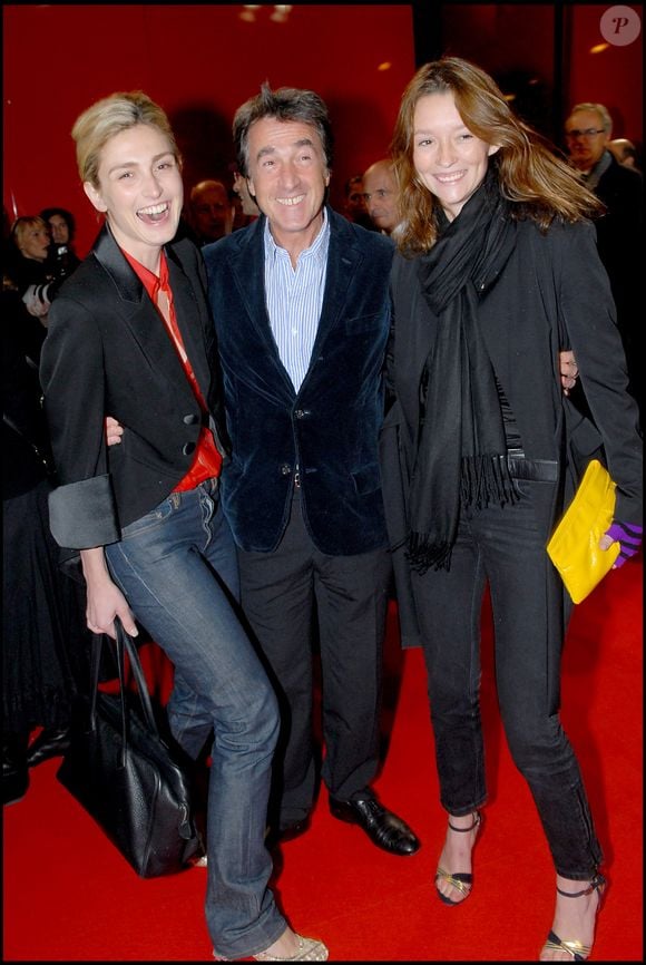 A savoir François Cluzet 

François Cluzet, Julie Gayet et Audrey Marnay - Inauguration de l'Espace C 42, vitrine internationale de la marque Citroën, sur les Champs-Elysées.
BELLAK-BORDE / BESTIMAGE