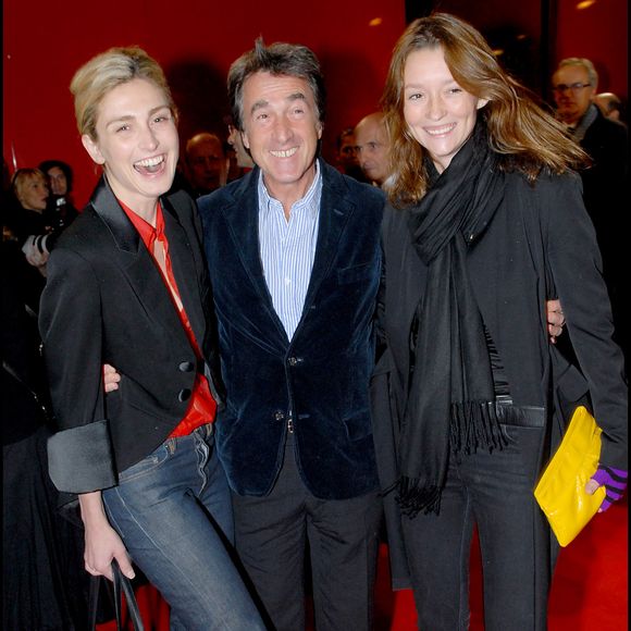 A savoir François Cluzet 

François Cluzet, Julie Gayet et Audrey Marnay - Inauguration de l'Espace C 42, vitrine internationale de la marque Citroën, sur les Champs-Elysées.
BELLAK-BORDE / BESTIMAGE