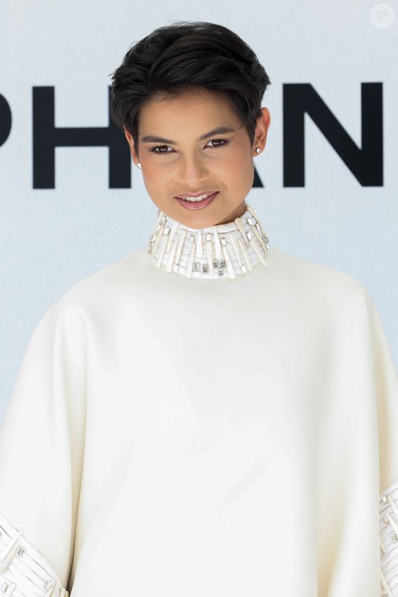Eve Gilles représentera la France lors de l'événement. 

Eve Gilles. au photocall du défilé Stéphane Rolland Collection Haute Couture Automne/Hiver 2025-2026 lors de la Fashion Week de Paris (PFW) au théâtre des Champs-Élysées, à Paris, France, le 8 juillet 2025. © Sebastien Fremont/Bestimage