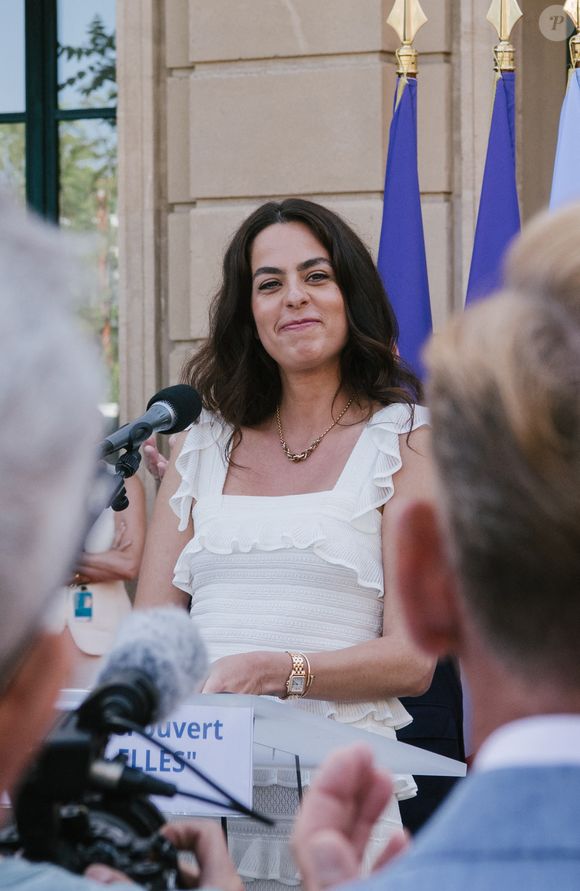 Anouchka Delon, fille de Alain Delon lors de l'inauguration de la 21ème édition de l'exposition Cannes fait le mur , le 14 mai 2025. 

© Jacovides-Moreau/Bestimage