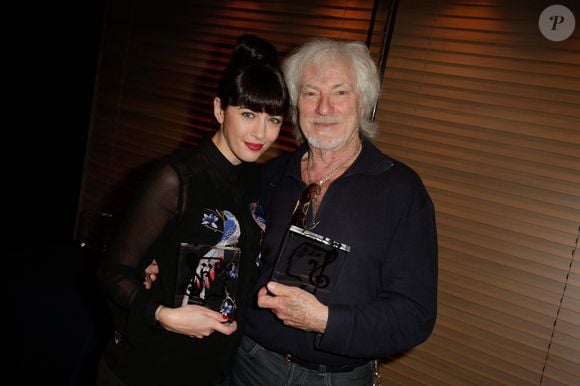 Hugues Aufray et Nolwenn Leroy lauréats du prix Sacem UNAC 2013 pose avec son trophée à Paris, France le 18 mars 2013. Photo par Jerome Domine/ABACAPRESS.COM