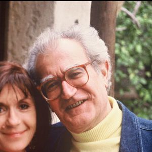 Elle a décider de quitter le tumulte parisien pour poser ses valises près de la Sorgue (une rivière),  avec son mari Georges Fillioud (qui nous a quittés en 2011).

Georges Fillioud et Danièle Evenou en avril 1991
Bestimage