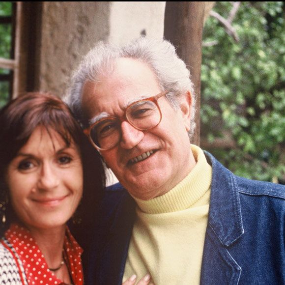 Elle a décider de quitter le tumulte parisien pour poser ses valises près de la Sorgue (une rivière),  avec son mari Georges Fillioud (qui nous a quittés en 2011).

Georges Fillioud et Danièle Evenou en avril 1991
Bestimage