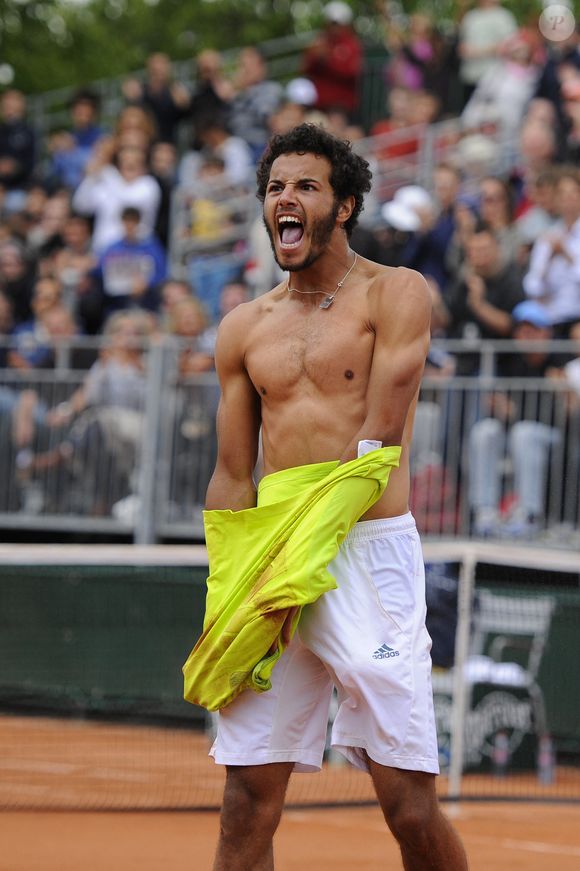 Le Français Laurent Lokoli lors de son match du troisième tour des qualifications, à Roland-Garros, à Paris, le 23 mai 2014. Photo de Corinne Dubreuil/ABACAPRESS.COM