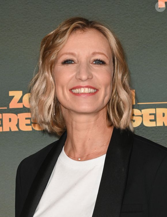 Ambassadrice d'une marque norvégienne, elle vante les mérites de The Solution, un collagène en poudre à base de peptides bioactifs. 

Alexandra Lamy à l'avant-première du film "Zodi et Téhu, frères du désert" au cinéma UGC Normandie à Paris, France, le 29 janvier 2023. Le film sera en salle le 8 février 2023. © Coadic Guirec/Bestimage