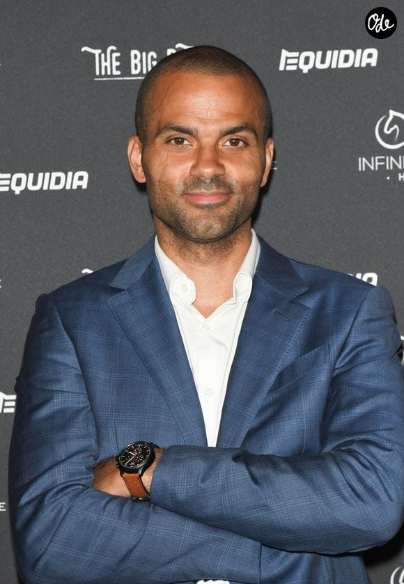 Passionné de chevaux et de courses hippiques depuis tout petit

Tony Parker devient l'ambassadeur des courses hippiques en France et lance une série sur la chaine Equidia à l'Hippodrome ParisLongchamp le 17 juin 2021.

© Coadic Guirec / Bestimage