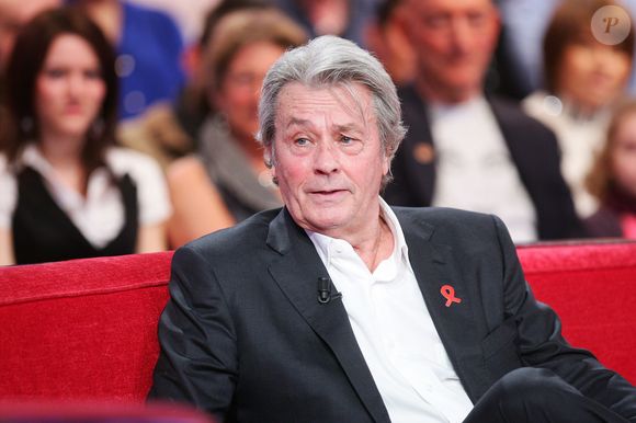 "Paris Match" avance une explication, quant à l'absence d'hommage à Alain Delon aux Oscars. "Au-delà de la méconnaissance de l'histoire du cinéma, cet 'oubli' est sans doute lié à l'échec de la carrière d'Alain Delon à Hollywood", écrit le magazine.

Alain Delon lors de l’enregistrement de l'émission "Vivement Dimanche", au studio Gabriel à Paris, France, le 30 mars 2011. © JLPPA/Bestimage