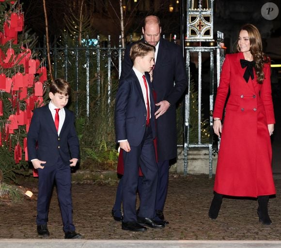 Catherine (Kate) Middleton, princesse de Galles, Prince William Prince de Galles Duc de Cambridge (Le prince William, prince de Galles), Prince George (Le prince George de Galles), Princesse Charlotte (La princesse Charlotte de Galles) lors de la cérémonie Together At Christmas Carol Service à l'Abbaye de Westminster à Londres. © Alpha Press/Bestimage