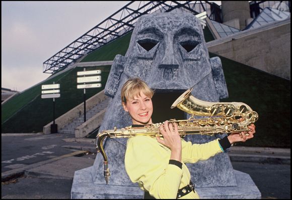 Dorothée devant le Zénith de Paris. AGENCE / BESTIMAGE