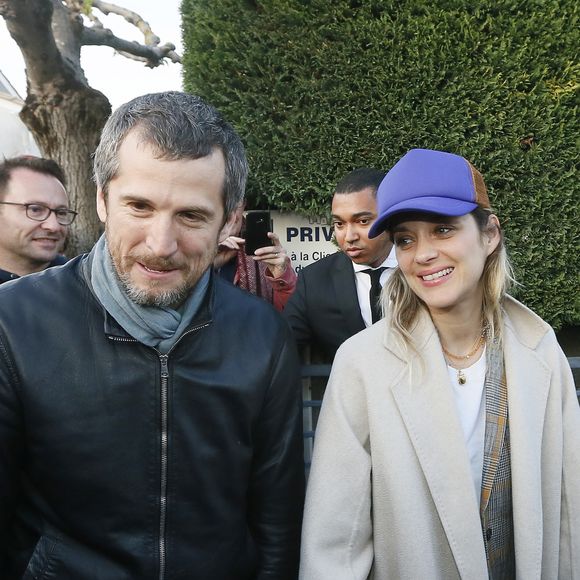 Exclusif - Guillaume Canet et sa compagne Marion Cotillard lors de l'avant-première nationale du film "Nous finirons ensemble" (suite des "Petits Mouchoirs") au cinéma le Rex d'Andernos-les-Bains, bassin d'Arcachon, France, le 17 avril 2019. © Patrick Bernard/Bestimage