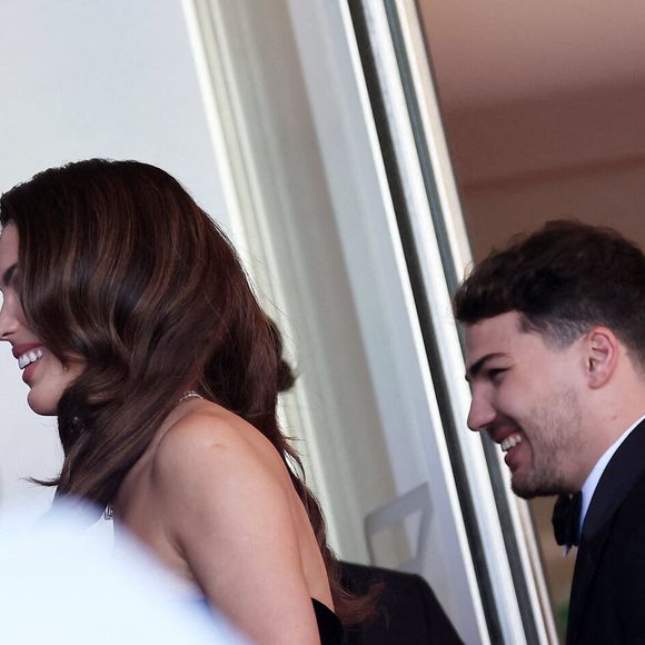 Antoine Dupont et sa compagne Iris Mittenaere se retrouvent sur les marches  du film « Dossier 137 » lors du 78ème Festival International du Film de Cannes le 15 mai 2025. © Jacovides / Moreau / Bestimage