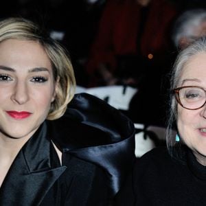 Marilou Berry et sa mère Josiane Balasko assistent au défilé Jean-Paul Gaultier Haute Couture Printemps Été 2017 dans le cadre de la semaine de la mode à Paris le 25 janvier 2016 à Paris, France. Photo by Aurore Marechal/ABACAPRESS.COM