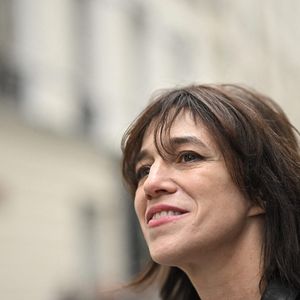 Charlotte Gainsbourg lors de la cérémonie de dévoilement de la plaque "Maison des Illustres" à la Maison Gainsbourg à Paris, France, le 2 avril 2024. © Eliot Blondet/ABACAPRESS.COM