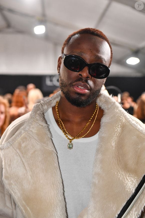 Les pistes ont aussi été construites avec la même surface que celle utilisée sur le prestigieux circuit officiel FIP (Fédération Internationale de Padel).

Exclusif - Dadju en backstage du "Défilé L'Oréal Paris - Walk Your Worth" dans le cadre de la Fashion Week de Paris (PFW), sous la Tour Eiffel à Paris, France, le 1er octobre 2023. © Veeren/Bestimage