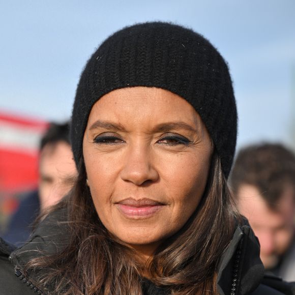 Comme elle l'avait annoncé la semaine dernière, l'animatrice de l'émission "L'amour est dans le pré", Karine Le Marchand, a amené près de 200 croissants aux agriculteurs sur un barrage sur l'autoroute A4 aux portes de Paris, pour leur affirmer son soutien. Le 29 janvier 2024
© Pierre Perusseau - Jeremy Melloul / Bestimage