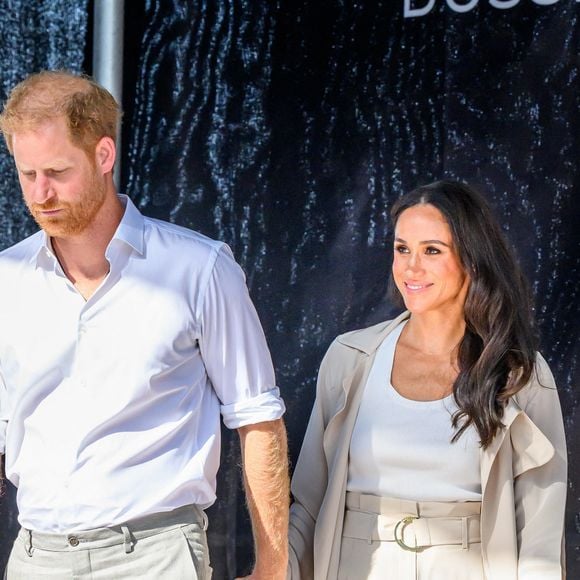 Archie se dévoile peu à peu et apparaît très proche de son père, avec qui il passe de bons moments

Meghan Markle et le prince Harry à Londres.