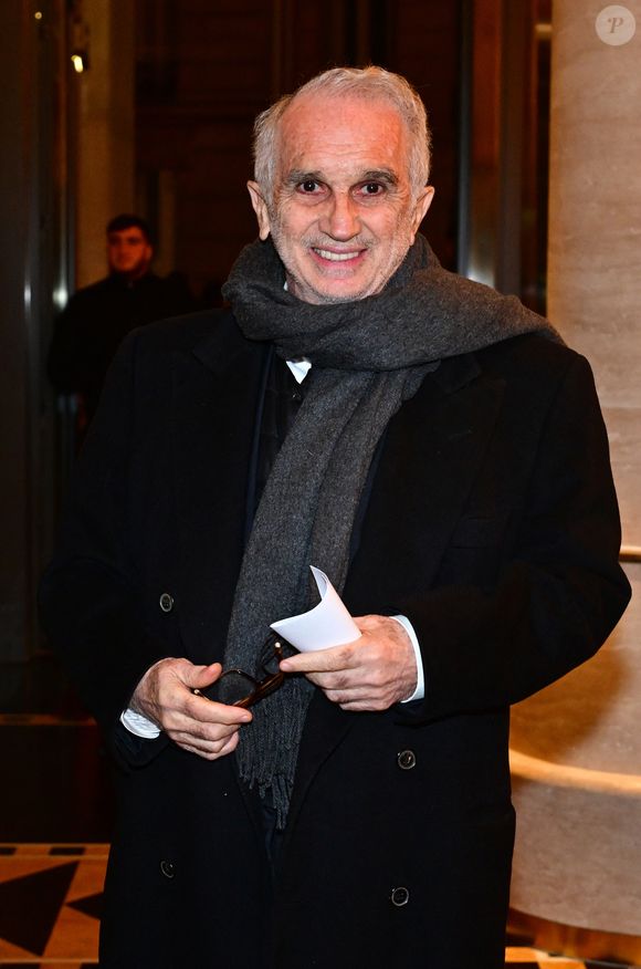 Alain Terzian au dîner annuel du CCAF (Conseil de coordination des associations arméniennes de France) à l'hôtel du collectionneur à Paris le 11 mars 2025
Comme chaque année, la onzième édition du désormais fameux dîner du CCAF a fait salle comble. 450 personnes se sont retrouvées dans les salons de l'hôtel du collectionneur, à Paris. Lors du cocktail, plusieurs personnalités politiques ont eu l'occasion de s'entretenir avec les invités.
Comme de coutume, un certain nombre de figures intellectuelles étaient également au dîner.
C'est Nelson Monfort qui a présenté la soirée en rappelant que la soirée est l'occasion de nous retrouver et de réaffirmer les liens profonds qui unissent la France et l'Arménie, liens tissés par l'histoire, la culture et des valeurs communes.
Cette soirée incarne à la fois un hommage solennel et un appel à l'action. Hommage envers celles et ceux qui oeuvrent sans relâche pour la cause arménienne; mais appel à la communauté internationale pour qu'elle s'engage résolument pour la justice et la paix.

© Christian Liewig / Bestimage