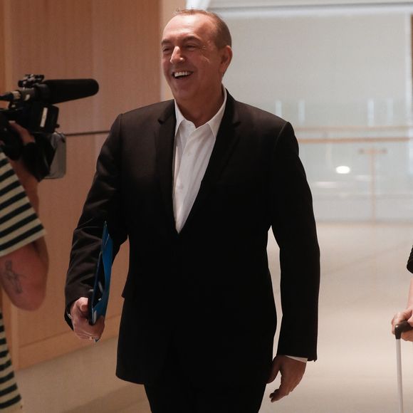 Exclusif - L'animateur de radio, journaliste, présentateur de télévision et producteur français, Jean-Marc Morandini, accompagné de son avocate, maître F.Rault, arrive à la chambre correctionnelle du tribunal judiciaire de Paris Batignolles, le 14 juin 2023. 
© Christophe Clovis /Bestimage