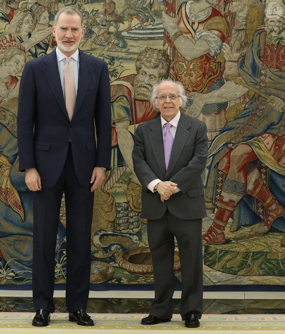 Le roi Felipe VI d’Espagne reçoit en audience le chef d'orchestre José Luis Temes, lauréat du Prix national de musique 2008, au Palais de la Zarzuela à Madrid, le 13 mars 2025. 
© Marta Fernandez / Europa Press / Bestimage