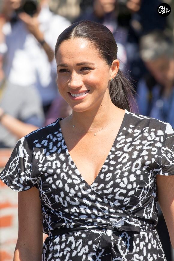 Le prince Harry, duc de Sussex, et Meghan Markle, duchesse de Sussex, entament leur première journée de voyage en Afrique du Sud lors d'une visite à Nyanga au Cap, Afrique du Sud, le 23 septembre 2019.
Crédit : AGENCE / BESTIMAGE