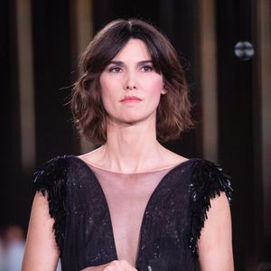 Plus de trois ans après sa disparition, l’animatrice confie que son absence lui semble encore parfois irréelle.

Églantine Éméyé à la 35ème cérémonie des Victoires de la musique à la Seine musicale de Boulogne-Billancourt, le 14 février 2020. Photo par Cyril Moreau/Bestimage