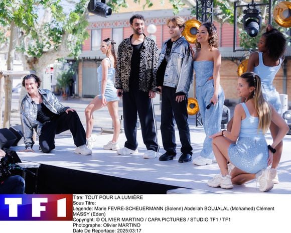Alors que le lancement a eu lieu il y a quelques jours, le comédien a accordé une longue interview à "Purepeople". 

Image officielle de la nouvelle série de TF1, "Tout pour la lumière".