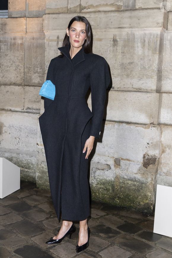 Non loin de là se trouvait Charlotte Cardin, marraine de la Star Academy 2025.

Charlotte Cardin lors du Photocall du Défilé de mode Jacquemus Collection Hommes Automne Hiver Printemps-Été dans le cadre de la Fashion Week de Paris, France, le 25 janvier 2026.
 
© Olivier Borde / Bestimage