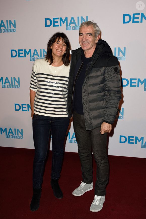 Estelle Denis, Raymond assistant à la première parisienne de Demain Tout Commence au cinéma Le Grand Rex à Paris, France, le 28 novembre 2016. Photo par Alban Wyters/ABACAPRESS.COM