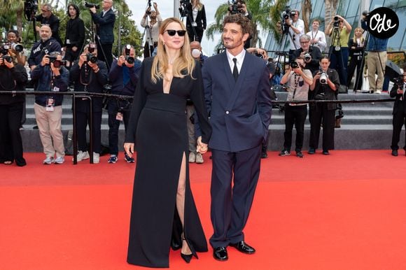Lors de la projection cannoise de L'Inconnue, Niels Schneider est apparu dans une transformation physique saisissante.

Virginie Efira et Niels Schneider - Montée des marches du film « L’inconnue» lors du 79ème Festival International du Film de Cannes, le 18 mai 2026. © Olivier Borde / Bestimage