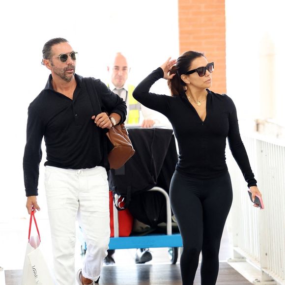 Eva Longoria et son mari José Antonio Baston à l'aéroport Marco polo de Venise, lors du 81ème Festival International du Film de Venise, la Mostra le 3 septembre 2024 ©Backgrid UK/ Bestimage