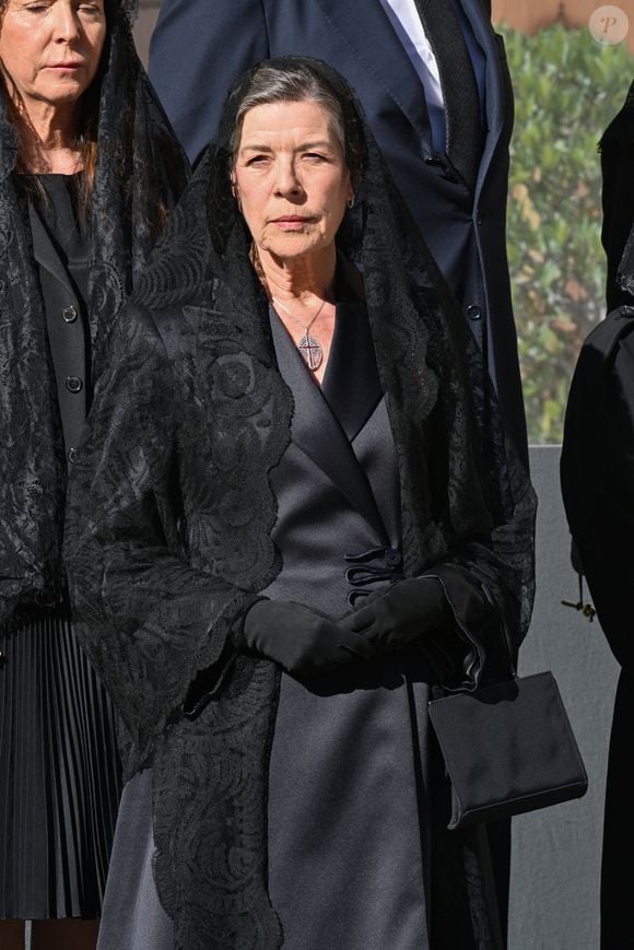 Caroline de Monaco avait choisi une robe

La princesse Caroline de Hanovre - Cérémonie de bienvenue pour le Pape Léon XIV au Palais Princier de Monaco suivie de la visite de courtoisie - Visite historique du pape Léon XIV à Monaco le 28 mars 2026. © Bruno Bebert - Dominique Jacovides / Bestimage