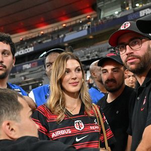 Iris Mitteneare, Antoine Dupont et son frère Clément Dupont - Victoire des Toulousains en finale du Top 14, face à Montpellier (28 - 20) au stade de France, le 27 juin 2026. 
© Christian Liewig / Bestimage
