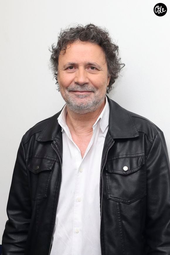 Exclusif - Christophe Carrière, en backstage de l’enregistrement de l’emission "On Connait La Chanson Années 80", présentée par L.Boccolini et diffusée le 22 septembre 2026 sur W9, à Paris, France, le 9 avril 2026. © Jack Tribeca/Bestimage