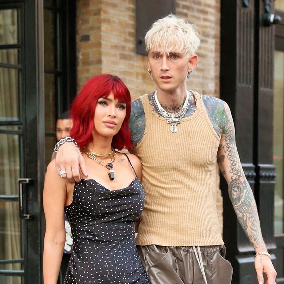 Megan Fox et Machine Gun Kelly sont amoureux alors qu'ils marchent bras dessus bras dessous en quittant Soho House à New York City, le 4 septembre 2023.