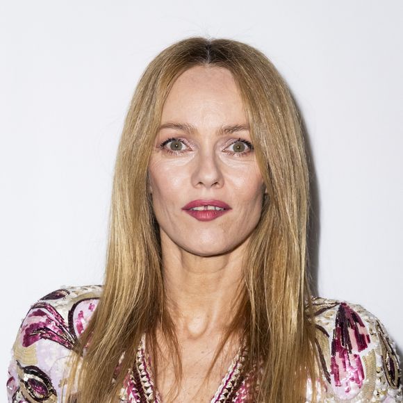 Vanessa Paradis en a justement fait les frais avec le titre Vanessa, à travers lequel il lui déclare son attirance très prononcée.

Vanessa Paradis - Photocall du défilé de mode Femmes prêt-à-porter automne-hiver 2024/2025 "Chanel" lors de la fashion week de Paris le 5 mars 2024.

© Olivier Borde / Bestimage