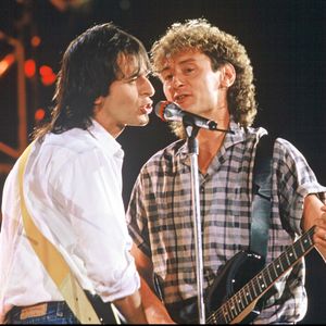 Sa carrière est étroitement liée à Jean-Jacques Goldman avec qui il a travaillé
Jean-Jacques Goldman et Michael Jones en 1987. © Bestimage