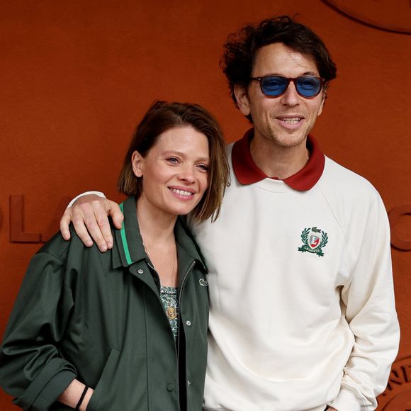 Mélanie Thierry et Raphaël étaient en amoureux, ce mercredi à Roland-Garros.

Mélanie Thierry et son compagnon le chanteur Raphaël au village lors des Internationaux de France de Tennis de Roland Garros, à Paris, France. © Jacovides-Moreau/Bestimage
