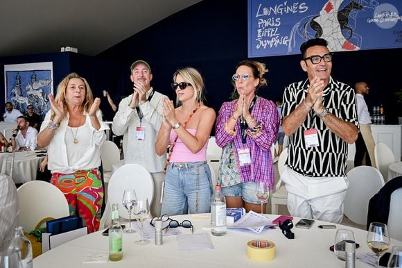 Un bébé vient de rejoindre le large clan

Exclusif - La famille Coupérie-Eiffel (Coco Couperie-Eiffel, Vincent Caumartin, Philippine Coupérie-Eiffel et Marie Coupérie-Eiffel) soutient son cheval Fan de Bacon lors du Grand Prix de la Société d'Exploitation de la Tour Eiffel dans l'espace VIP au Longines Paris Eiffel Jumping au pied de la Tour Eiffel sur le Champ-de-Mars à Paris, France, le 22 juin 2025. © Perusseau-Veeren/Bestimage