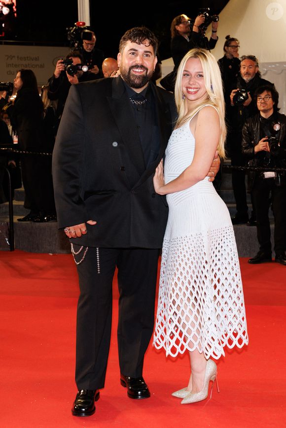 Artus et sa compagne Kim Higelin - Montée des marches du film "Jim Queen" lors du 79ème Festival International du Film de Cannes le 18 mai 2026.

© Moreau / Jacovides / Bestimage